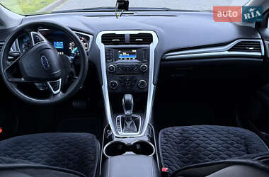 Седан Ford Fusion 2015 в 