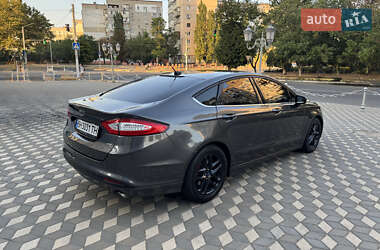 Седан Ford Fusion 2015 в 