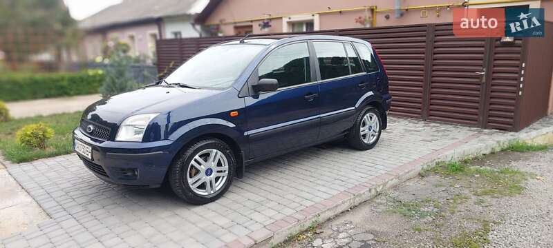 Хэтчбек Ford Fusion 2004 в 