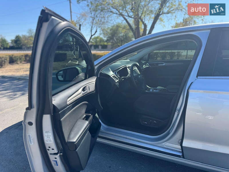 Седан Ford Fusion 2017 в Вишневом фото 5 Седан Ford Fusion 2017 в Вишневом