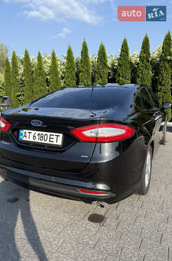Седан Ford Fusion 2012 в 