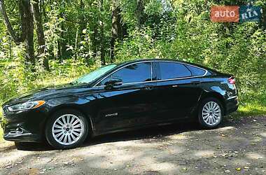 Седан Ford Fusion 2013 в 
