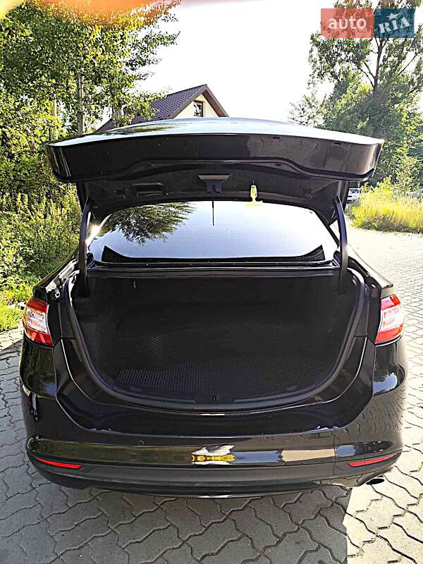 Седан Ford Fusion 2013 в Стрые