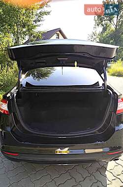Седан Ford Fusion 2013 в 