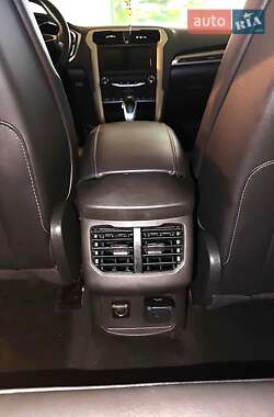 Седан Ford Fusion 2013 в 