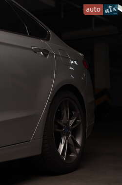 Седан Ford Fusion 2012 в 