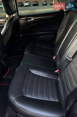 Седан Ford Fusion 2015 в 