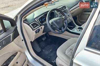 Седан Ford Fusion 2016 в 