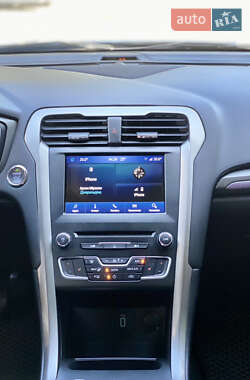 Седан Ford Fusion 2018 в 