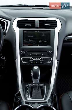 Седан Ford Fusion 2015 в 