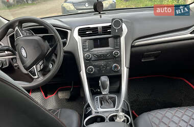 Седан Ford Fusion 2013 в 