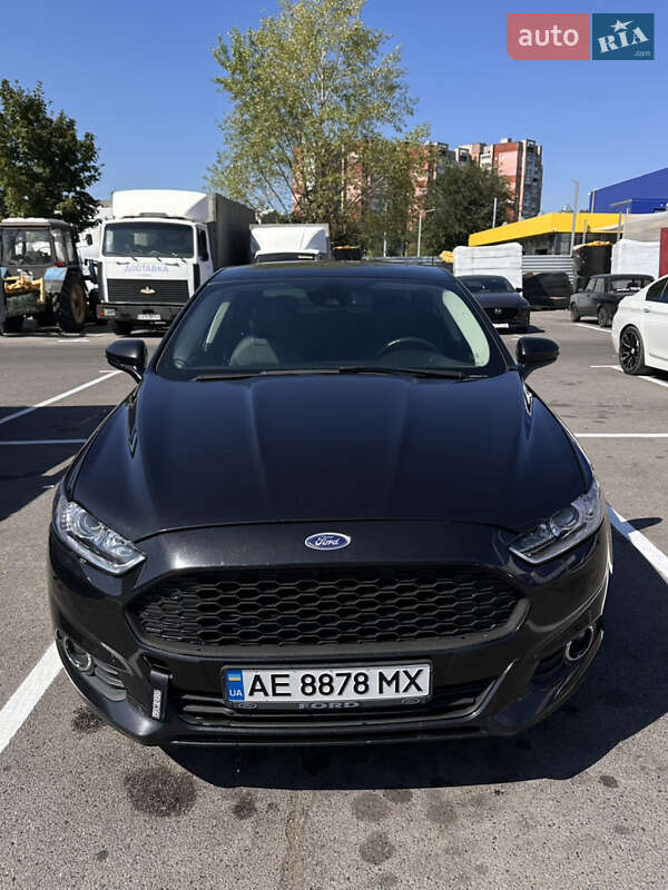 Седан Ford Fusion 2015 в 