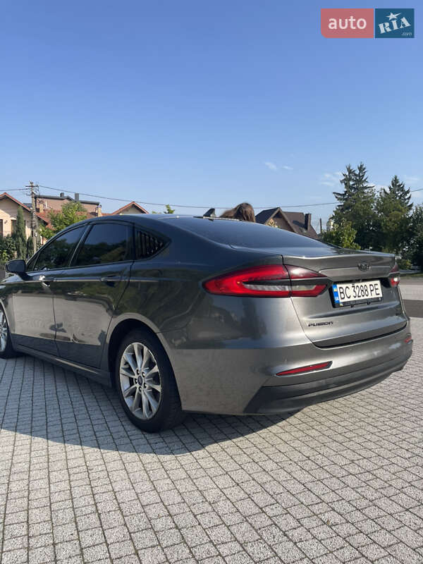 Седан Ford Fusion 2018 в Львові