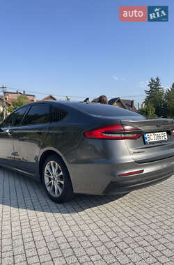 Седан Ford Fusion 2018 в 