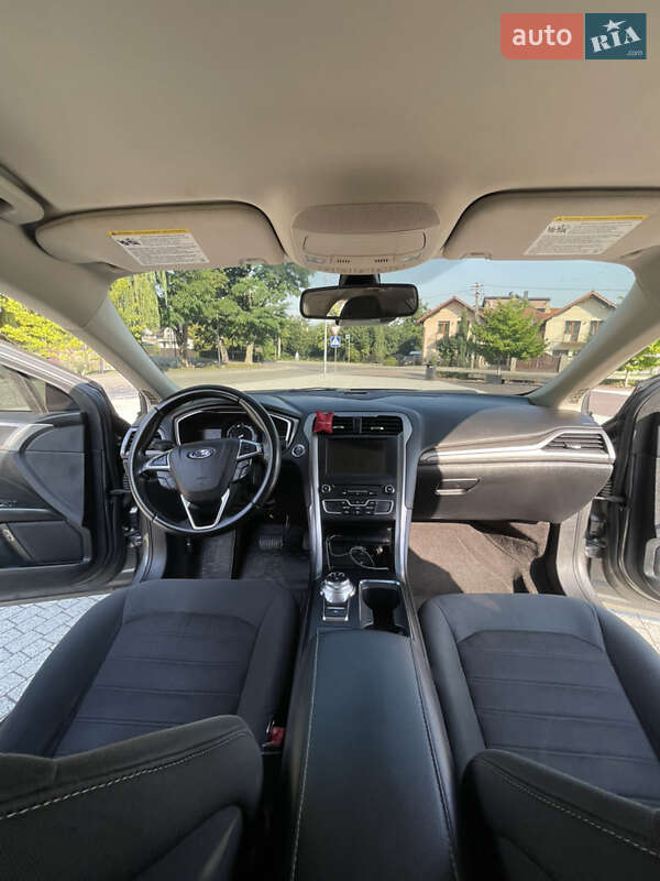Седан Ford Fusion 2018 в Львові