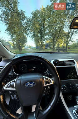 Седан Ford Fusion 2013 в 