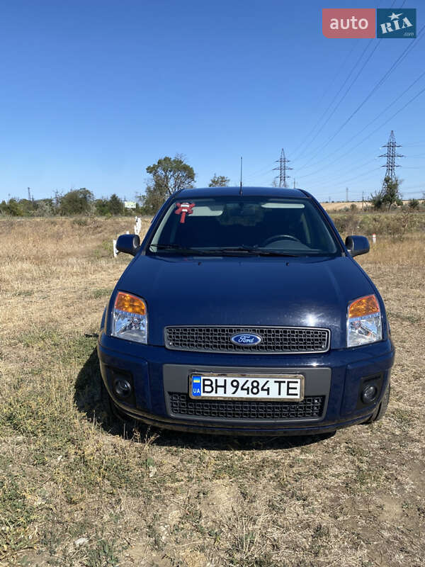 Хэтчбек Ford Fusion 2011 в 