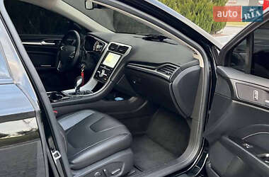 Седан Ford Fusion 2015 в 