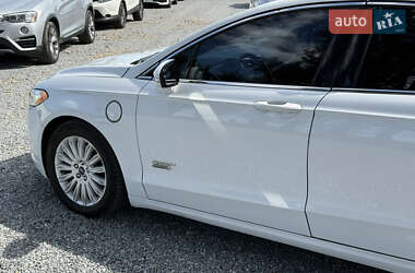 Седан Ford Fusion 2016 в 