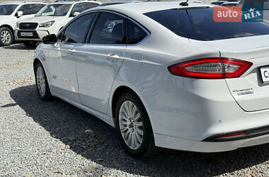 Седан Ford Fusion 2016 в 