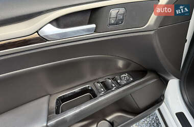 Седан Ford Fusion 2016 в 