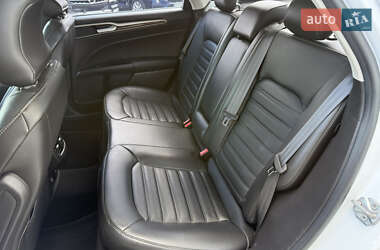 Седан Ford Fusion 2016 в 
