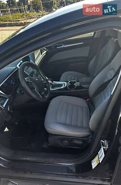 Седан Ford Fusion 2014 в 