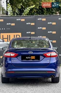 Седан Ford Fusion 2015 в 