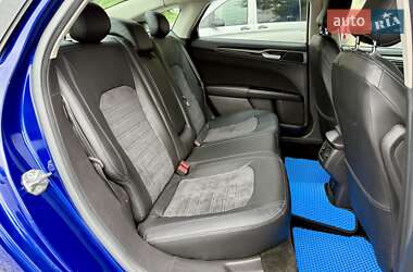 Седан Ford Fusion 2015 в 