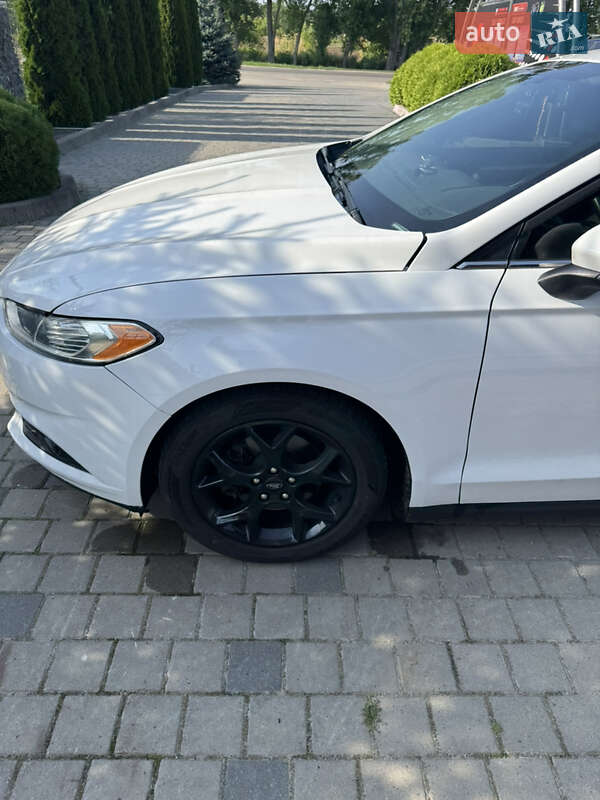 Седан Ford Fusion 2015 в Рудки