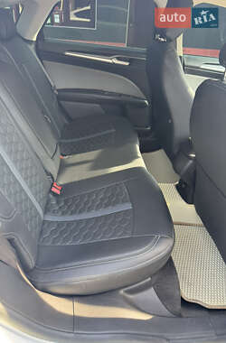 Седан Ford Fusion 2015 в 