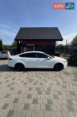 Седан Ford Fusion 2015 в 