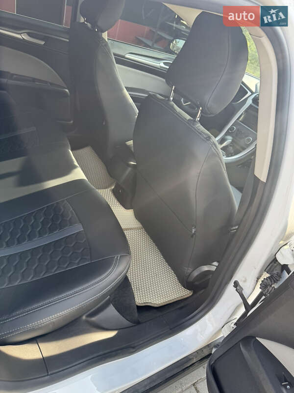 Седан Ford Fusion 2015 в Рудки