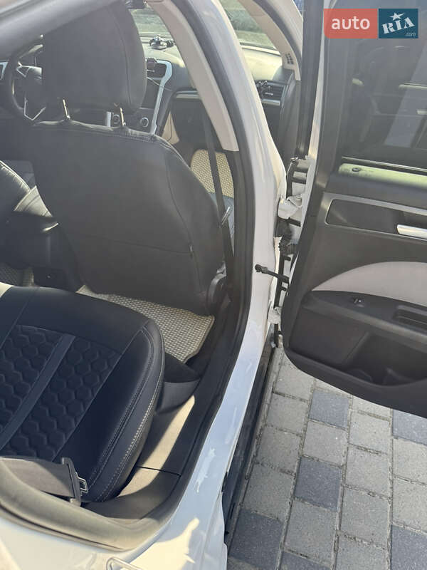 Седан Ford Fusion 2015 в Рудки