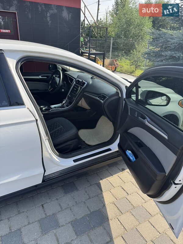 Седан Ford Fusion 2015 в Рудки