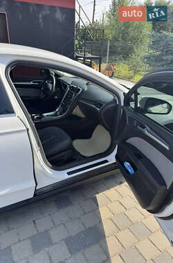 Седан Ford Fusion 2015 в 