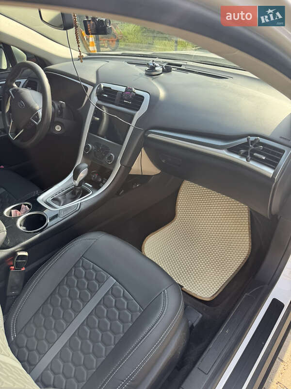 Седан Ford Fusion 2015 в Рудки