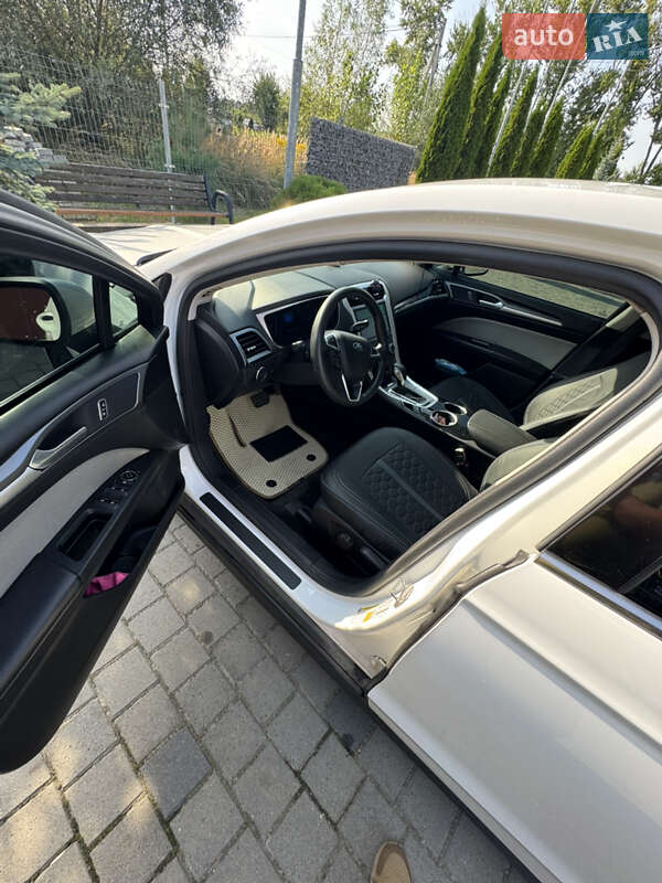 Седан Ford Fusion 2015 в Рудки