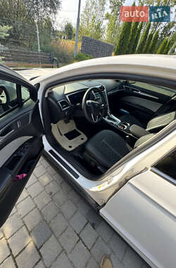 Седан Ford Fusion 2015 в 