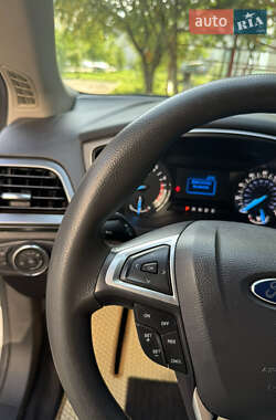 Седан Ford Fusion 2015 в 