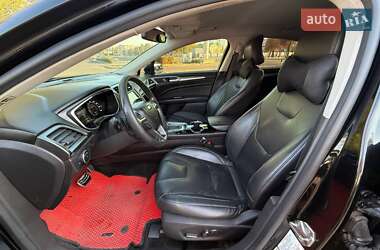 Седан Ford Fusion 2016 в 