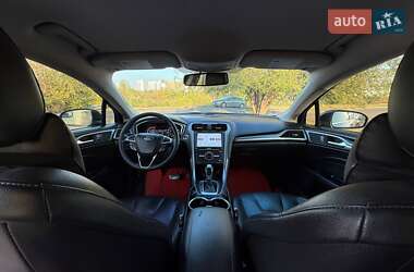 Седан Ford Fusion 2016 в 