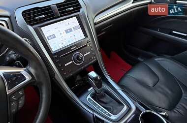 Седан Ford Fusion 2016 в 