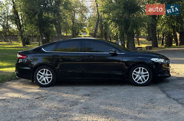 Седан Ford Fusion 2013 в 
