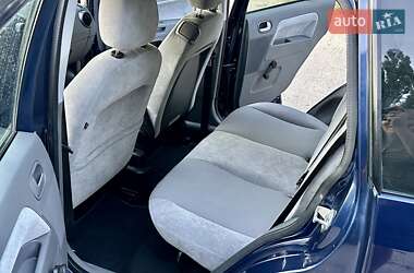 Хэтчбек Ford Fusion 2005 в 