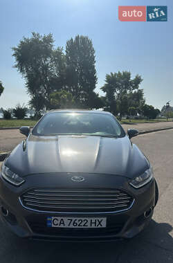 Седан Ford Fusion 2015 в 