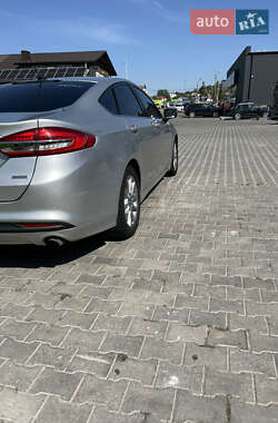 Седан Ford Fusion 2016 в 