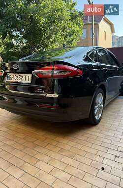 Седан Ford Fusion 2019 в 