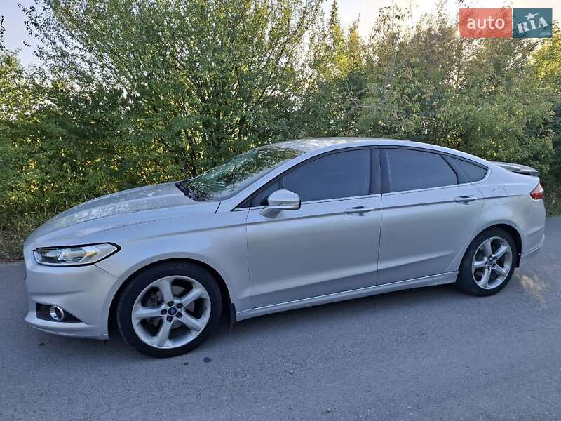 Седан Ford Fusion 2014 в 