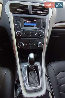 Седан Ford Fusion 2013 в 